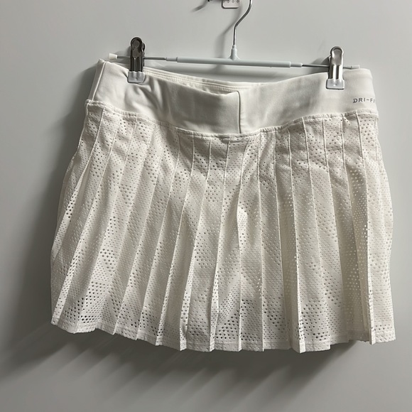 Nike Pleated Mesh Skort - Picture 2 of 7